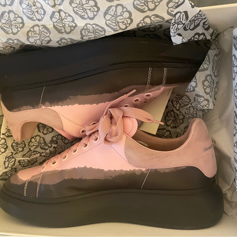 These are almost new Alexander McQueen sneakers. I wore them twice.